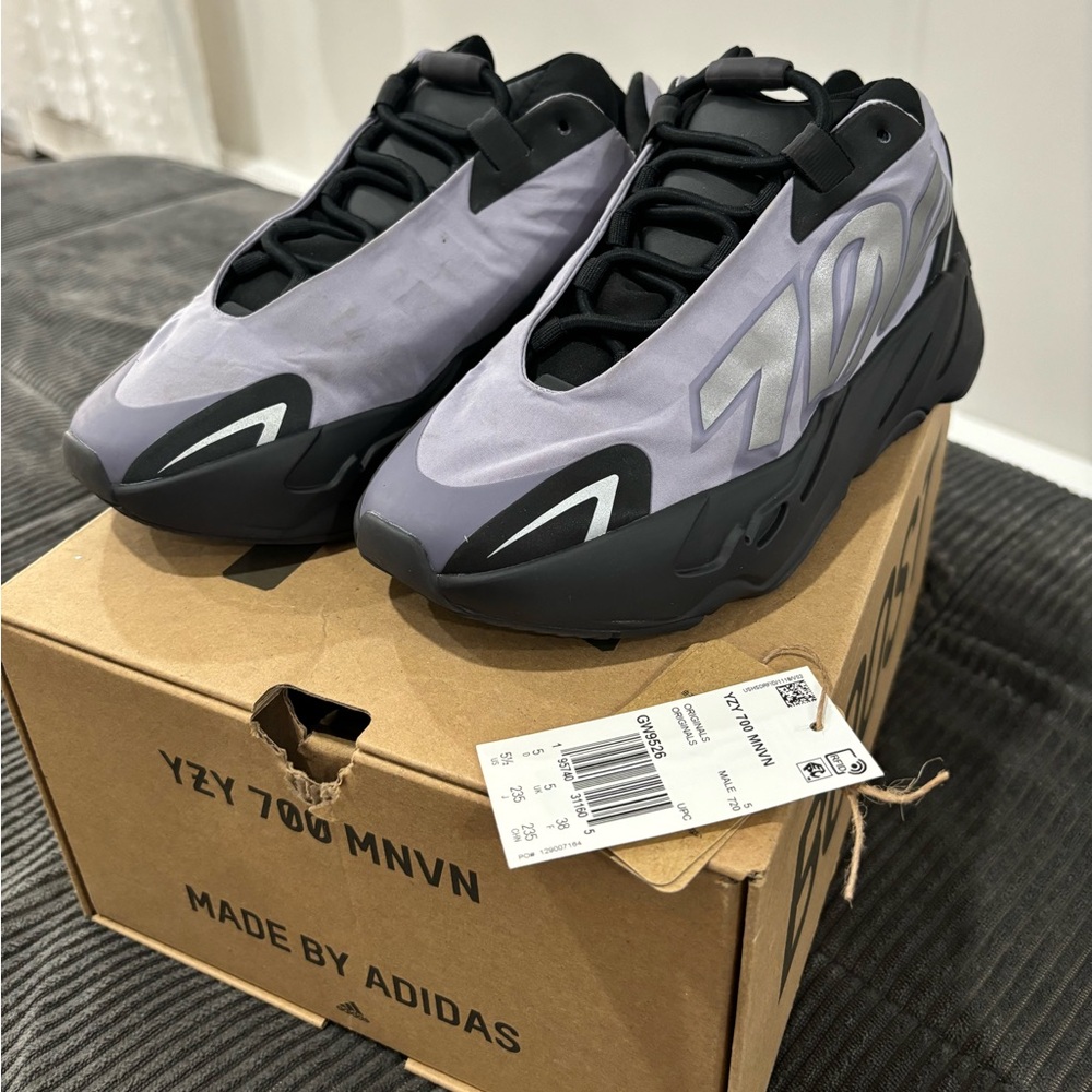 yeezy boost 700 mnvn geode sneakers